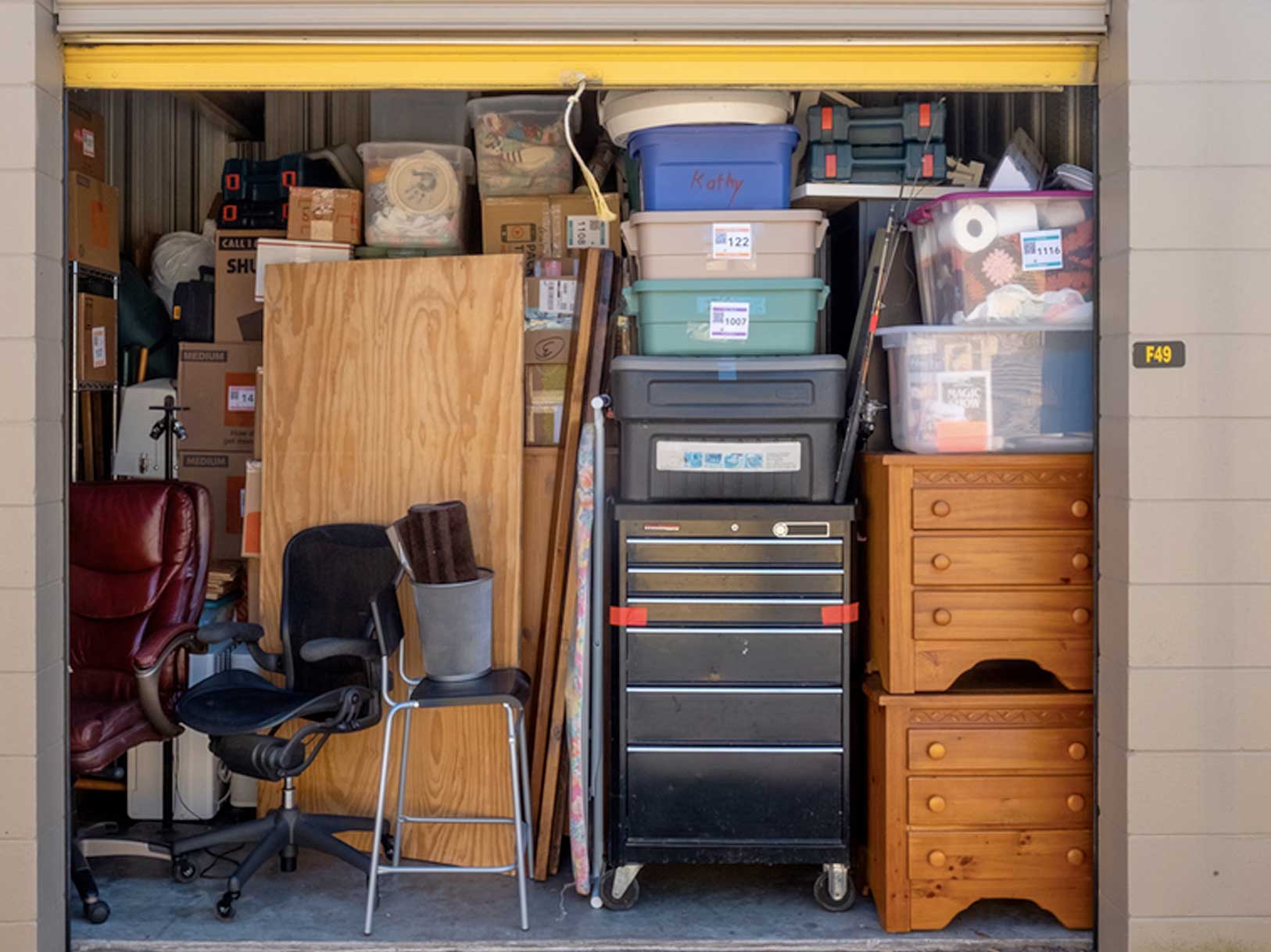 Storage unit cleanout services in Costa Mesa